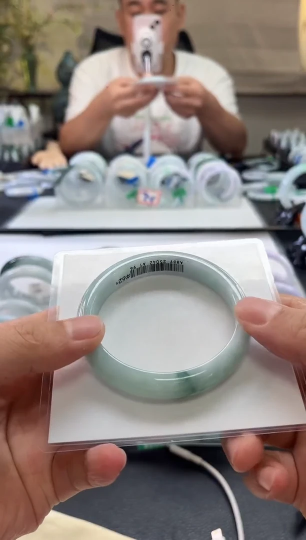 翡翠手镯未镶嵌翡翠  48