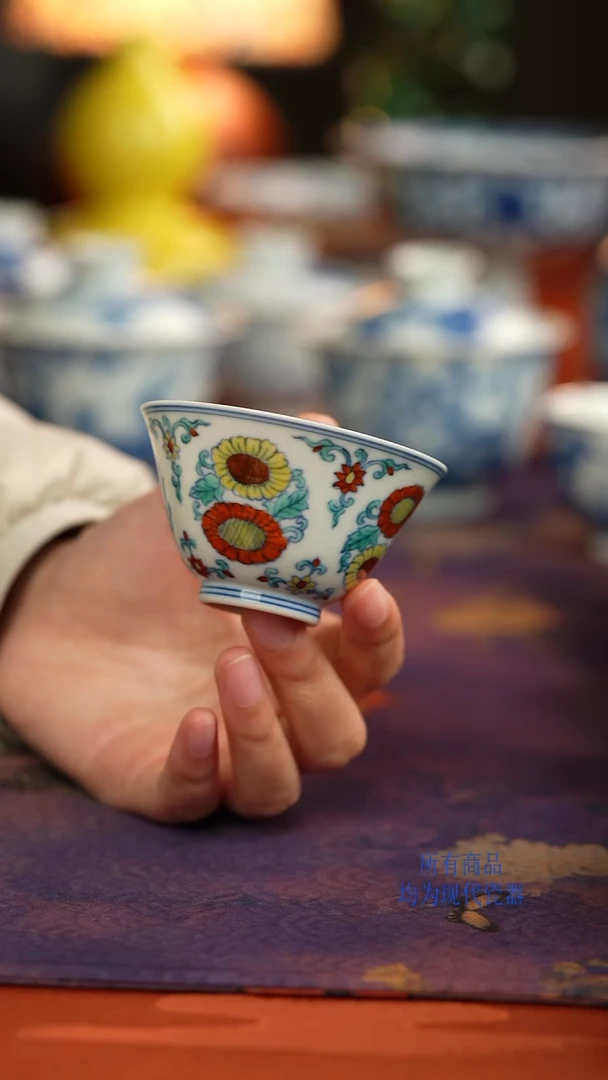 源明青忆斗彩并蒂菊小杯