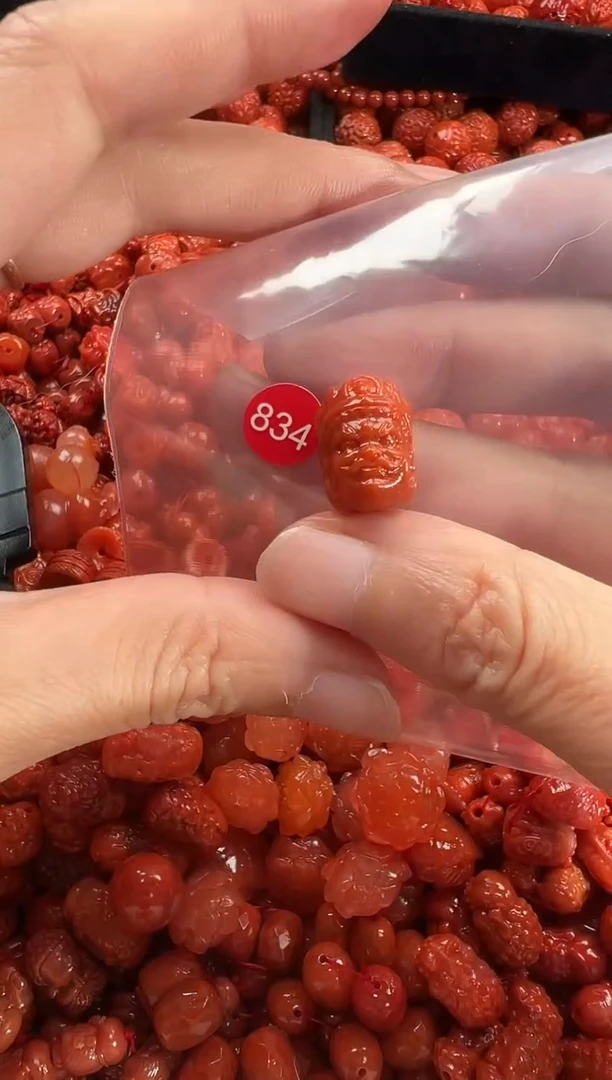 颈饰未镶嵌南红玛瑙1