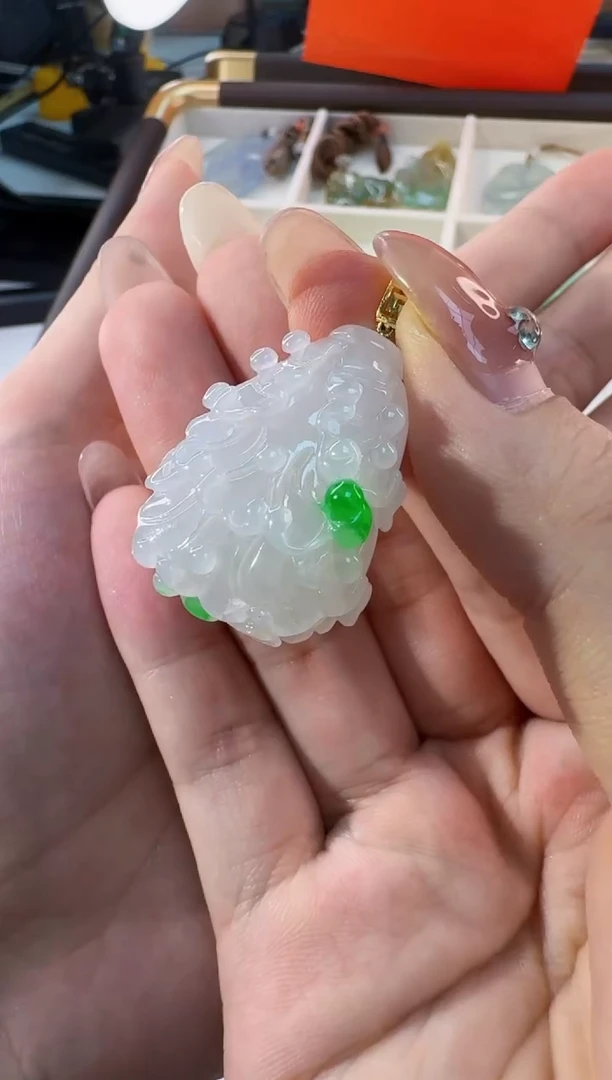 颈饰18K金镶嵌翡翠缅甸A货翡翠