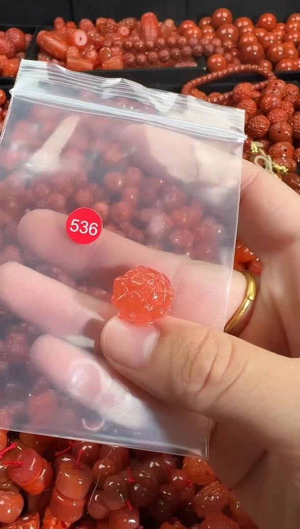 颈饰未镶嵌南红玛瑙1