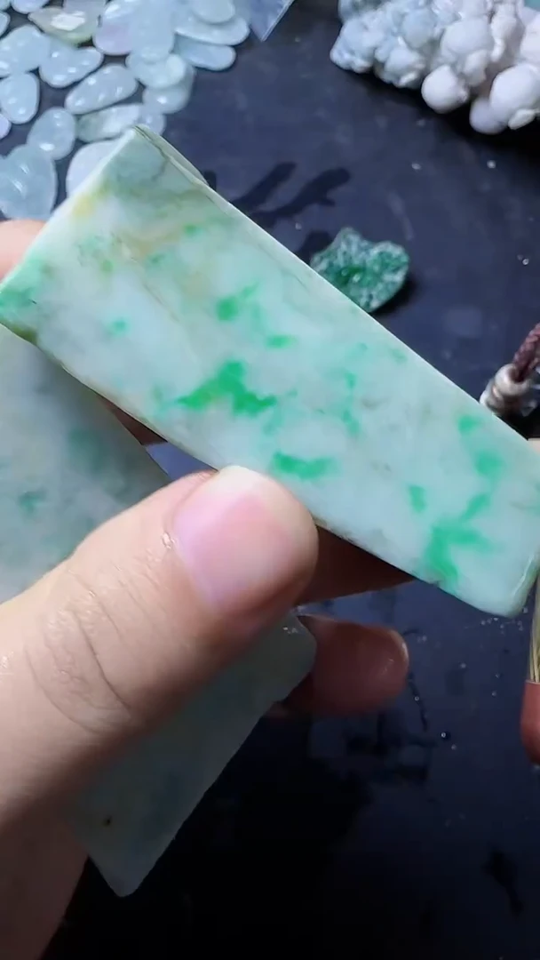 翡翠挂件未镶嵌022翡翠