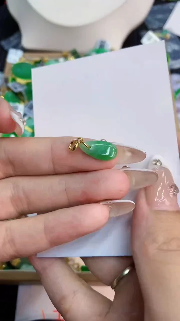 翡翠未镶嵌吊坠(不含链)1