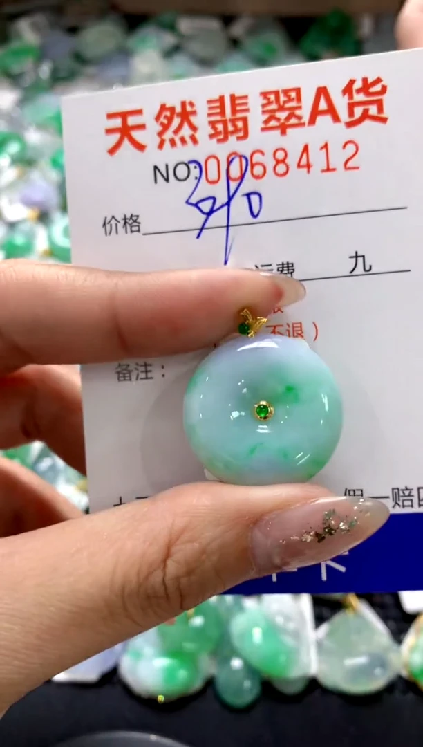 颈饰18K金镶嵌翡翠1111111111111111