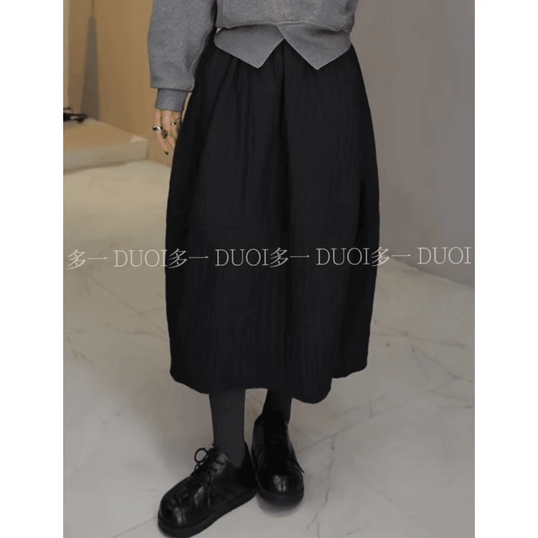 “秋日晚风”2025早秋气质松紧腰抓皱肌理感带口袋百搭半身裙