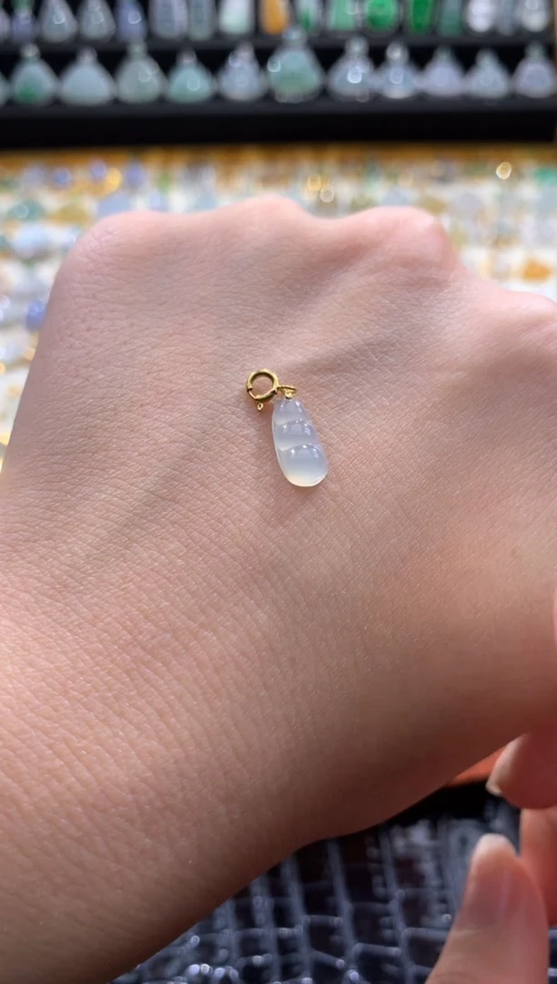 颈饰18K金镶嵌翡翠翡翠