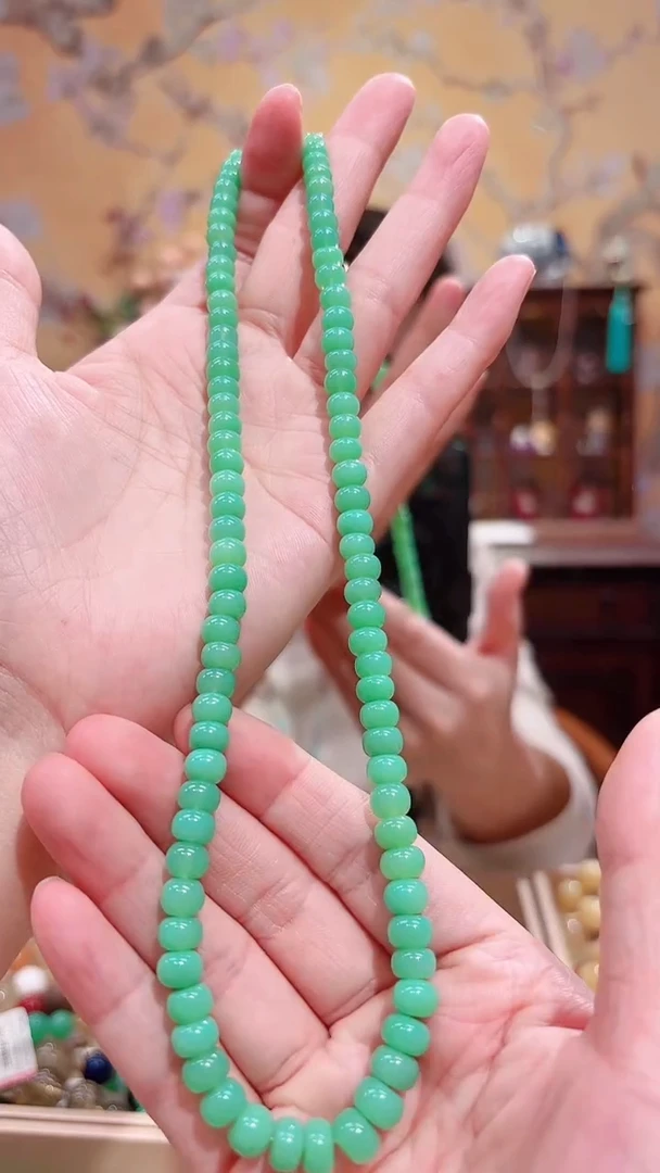 颈饰未镶嵌石英质玉，天然澳玉项链设计款