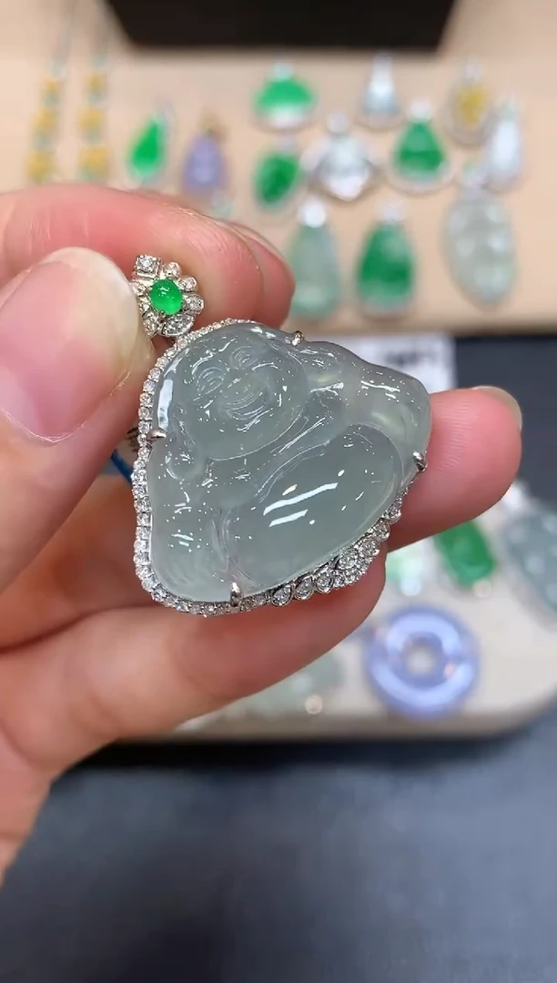 颈饰18K金镶嵌翡翠佛公【无服务费