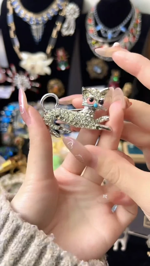 铜合金合成碳硅石莱茵石猫咪胸针