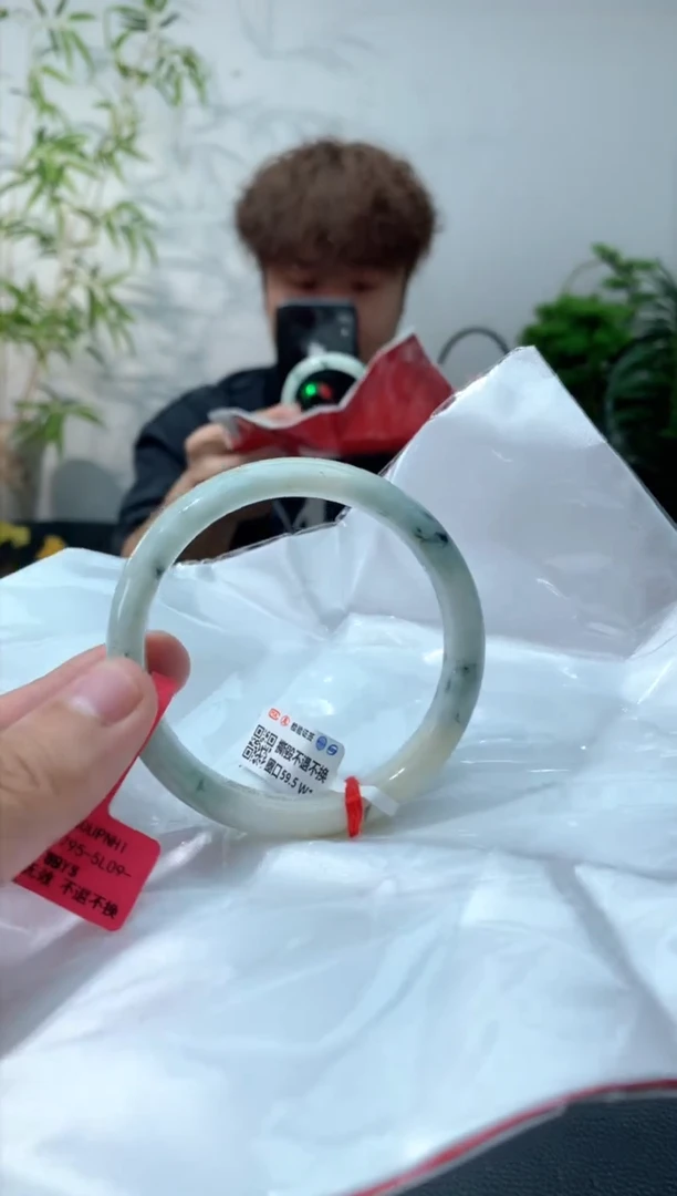 未镶嵌手镯（贵妃镯）翡翠8