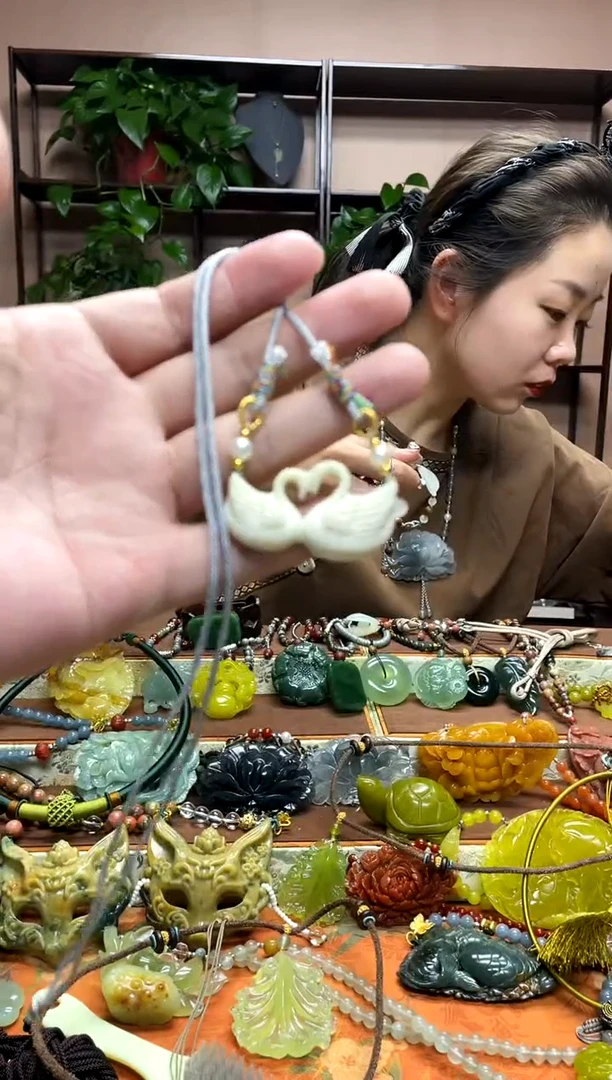 未镶嵌岫玉颈饰·1