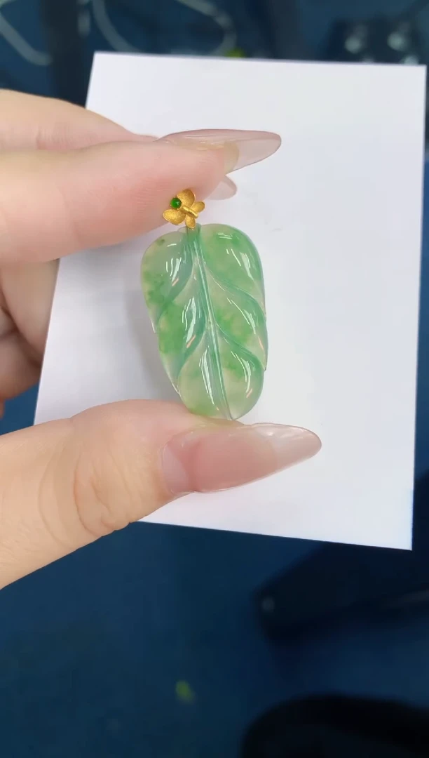 翡翠未镶嵌吊坠(不含链)1