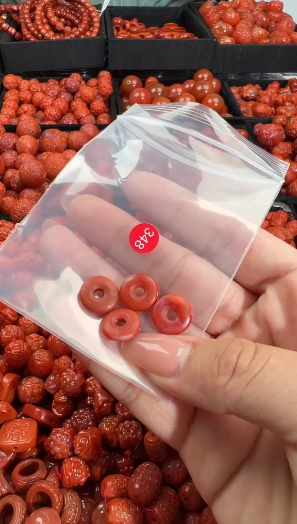 南红玛瑙未镶嵌颈饰1