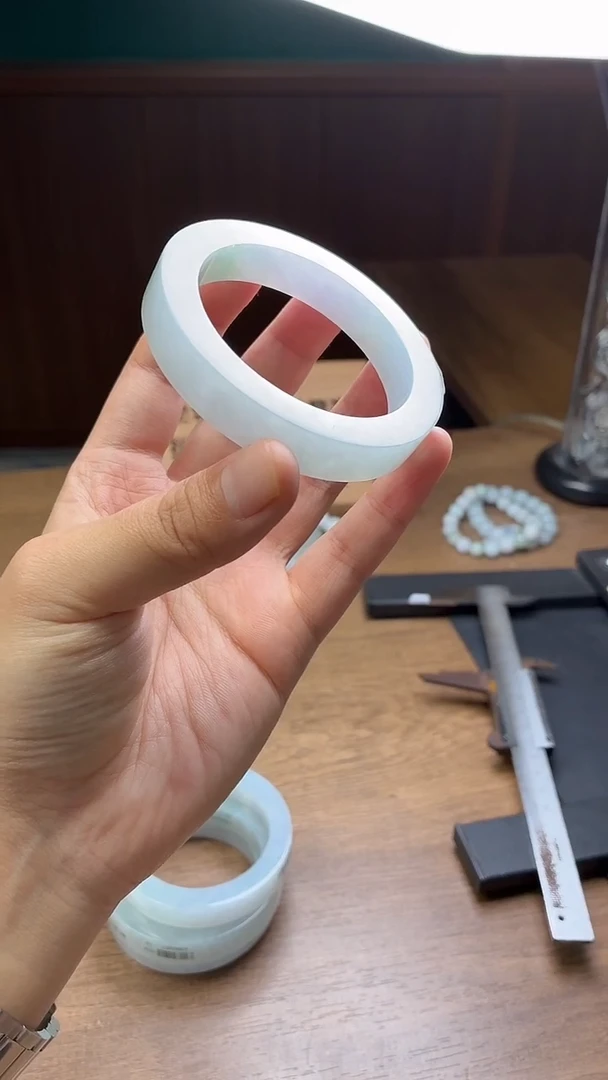 未镶嵌手镯定制翡翠自**力定制