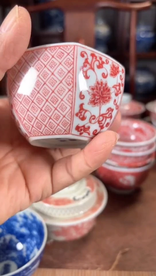 柴窑釉里红六方缠枝莲杯杯