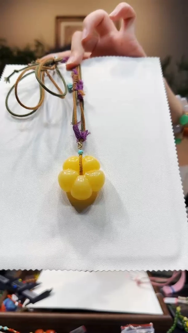 蜜蜡颈饰未镶嵌花花