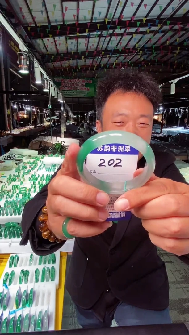 未镶嵌手镯石英质玉（非洲翠）57