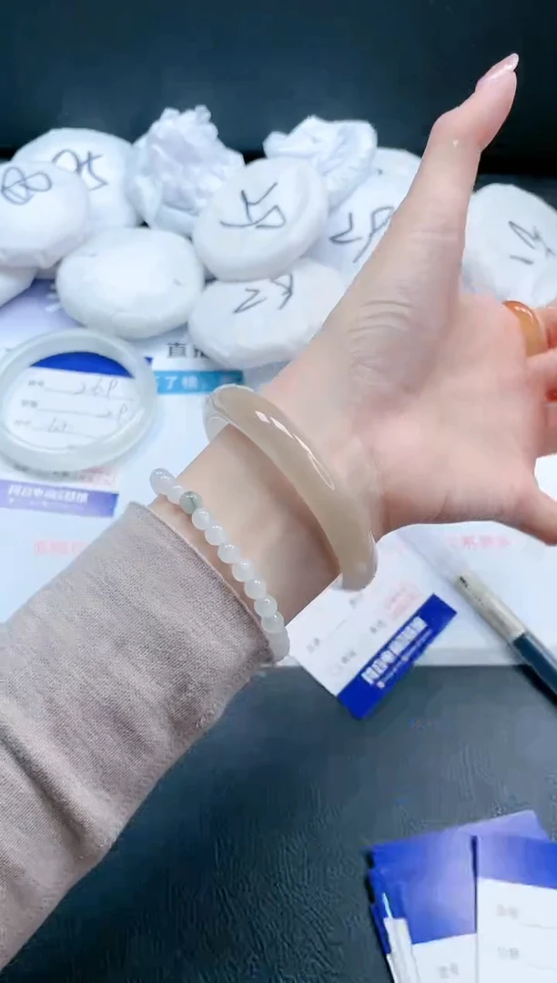 【闪购商品】石英质玉手镯未镶嵌 香槟金手镯-58