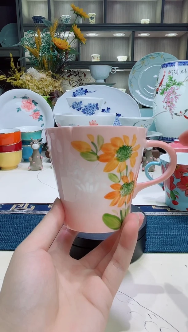 陶瓷手柄款景德镇高温瓷釉下彩手绘小菊花马克杯