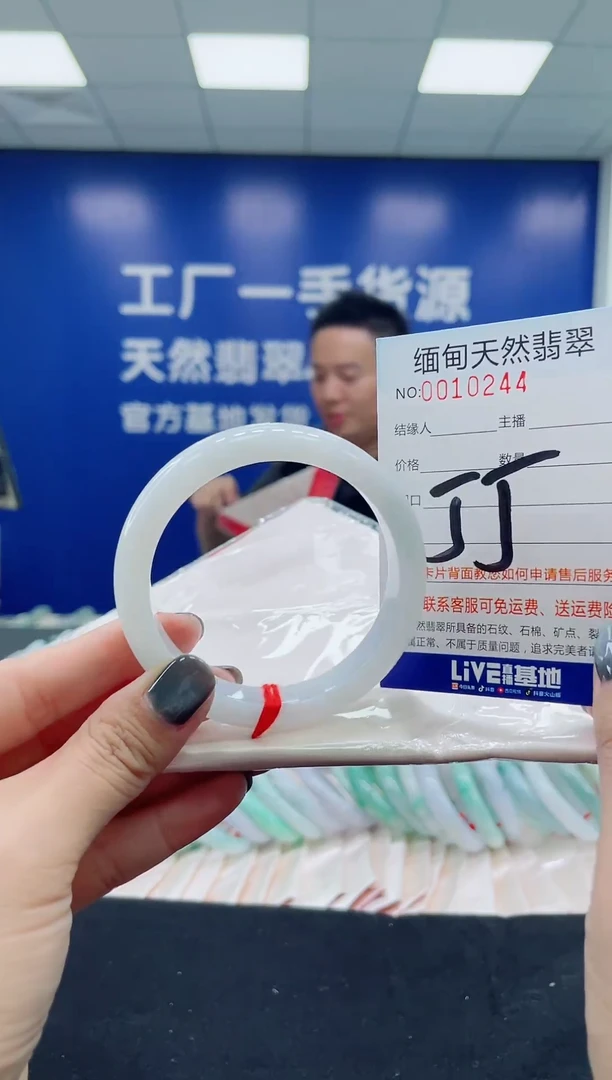 未镶嵌手镯翡翠天然翡翠手镯