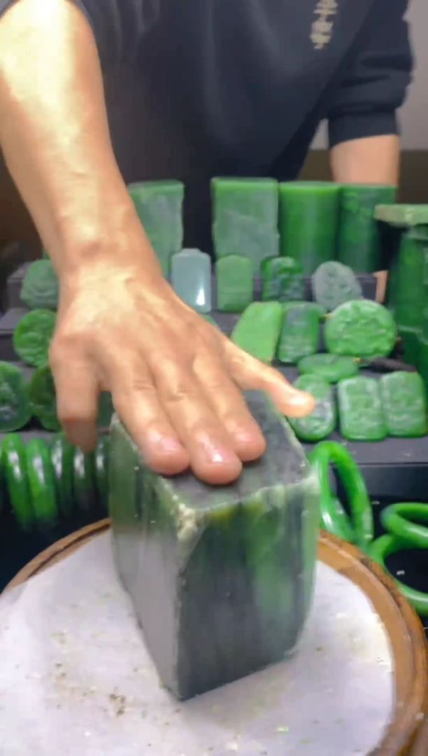 未镶嵌和田玉（碧玉）珠宝半成品1