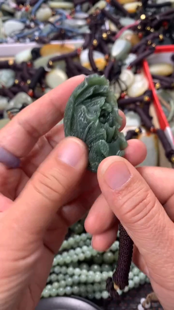 【闪购商品】和田玉颈饰未镶嵌多样性发货没有证书拍一发一有瑕