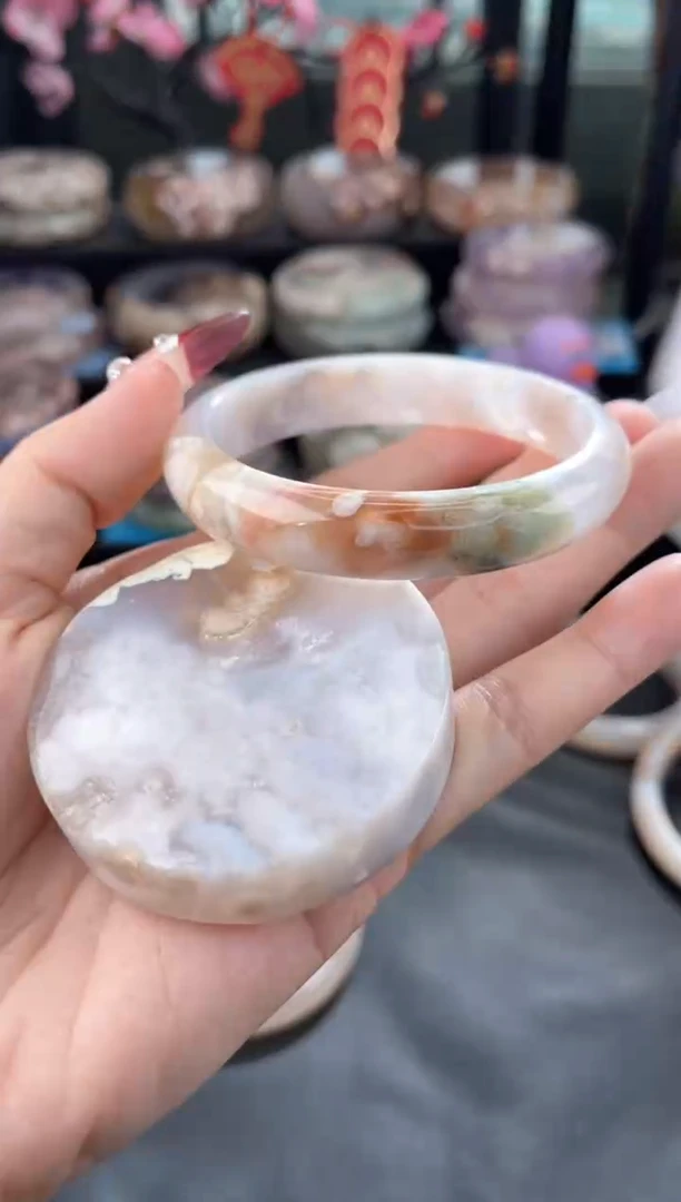 【闪购商品】石英质玉手镯未镶嵌59