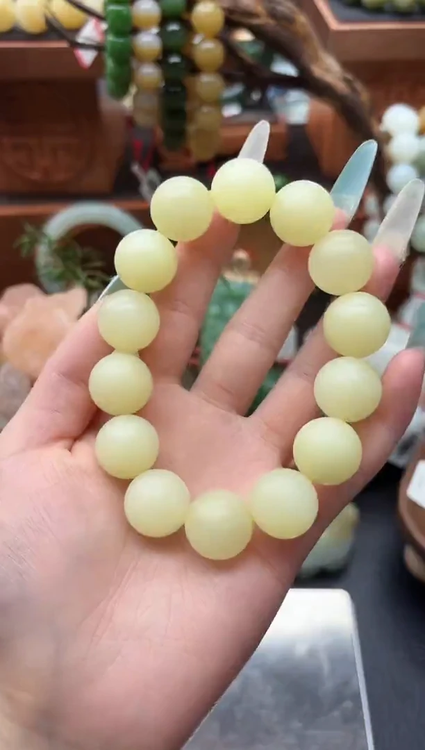 未镶嵌手串和田玉董小姐推荐 多样性发货 拍一发一hk16