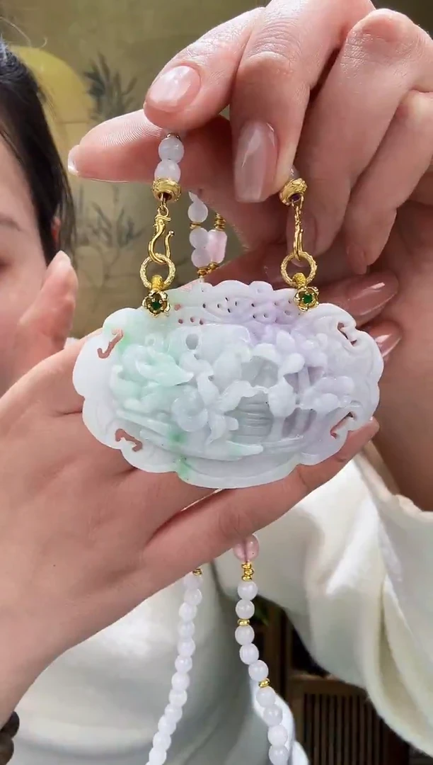 颈饰未镶嵌翡翠吊坠