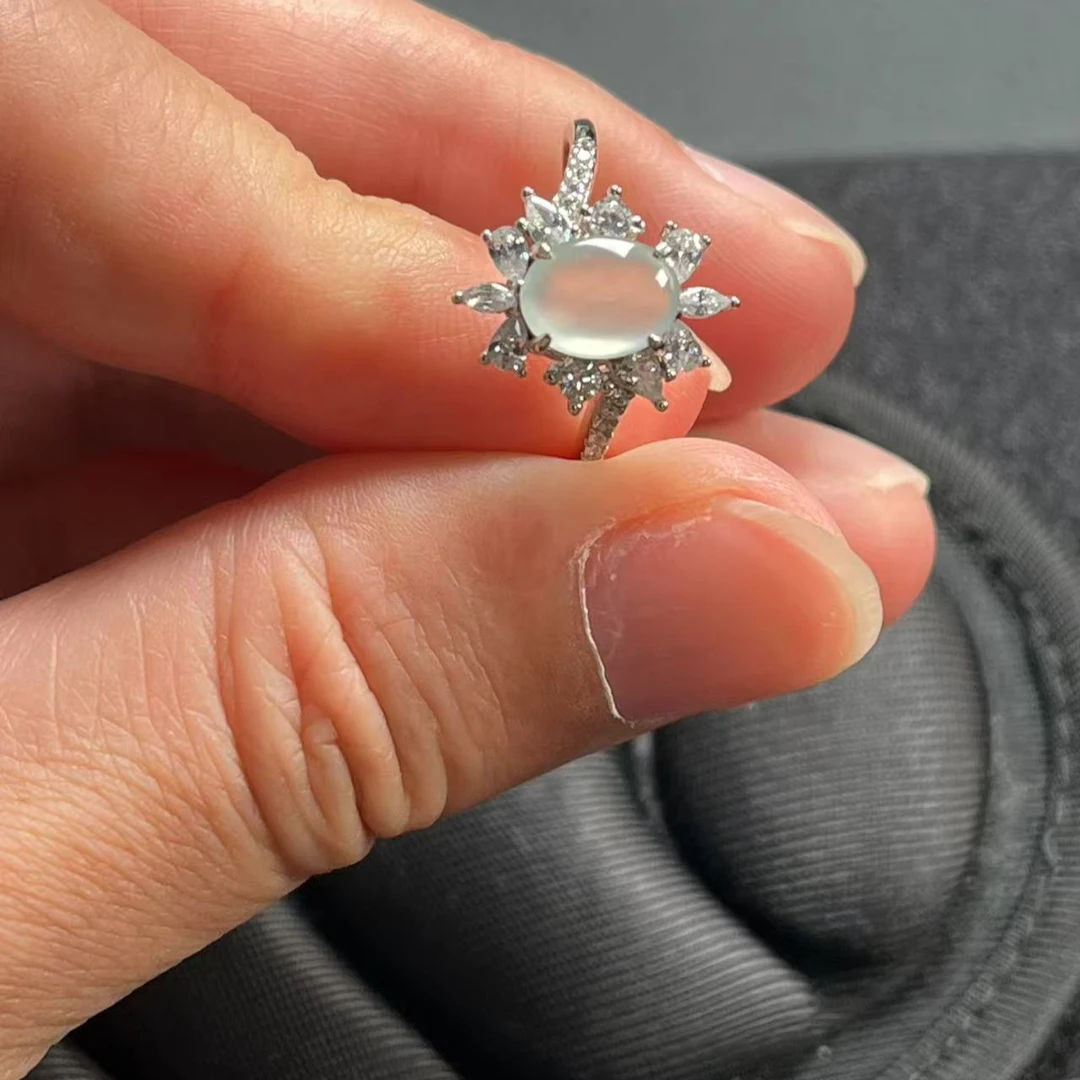 缅甸A货翡翠白冰，925银镶尺寸7.9 6.1 3镶嵌戒指