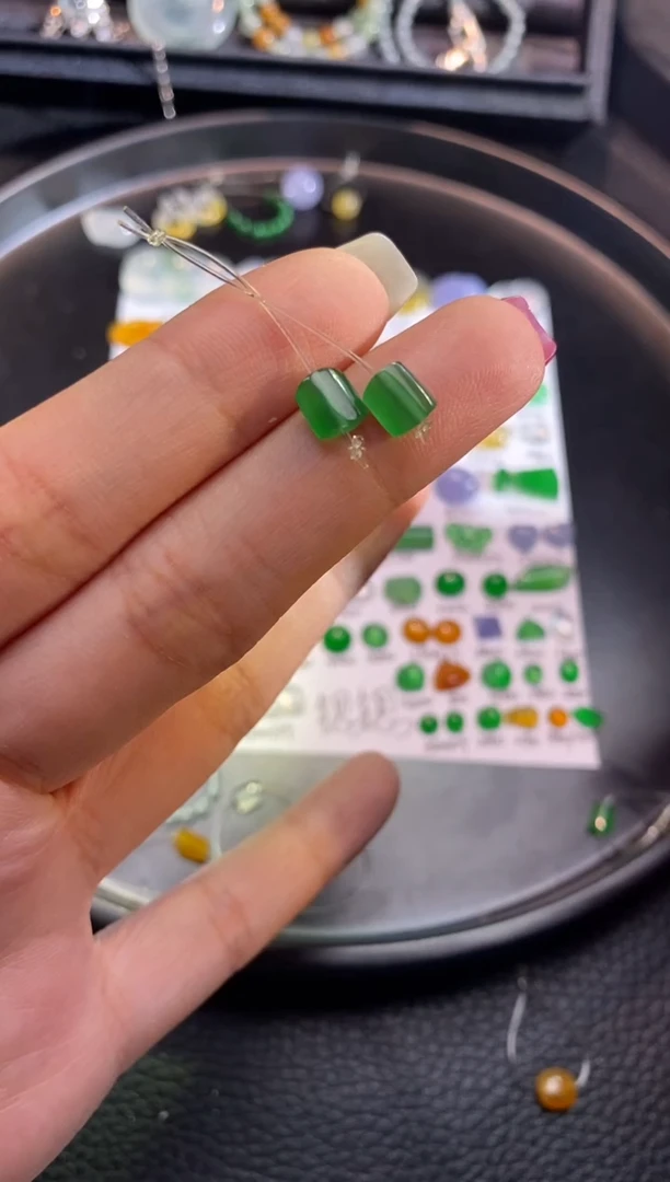 翡翠挂件未镶嵌珠子