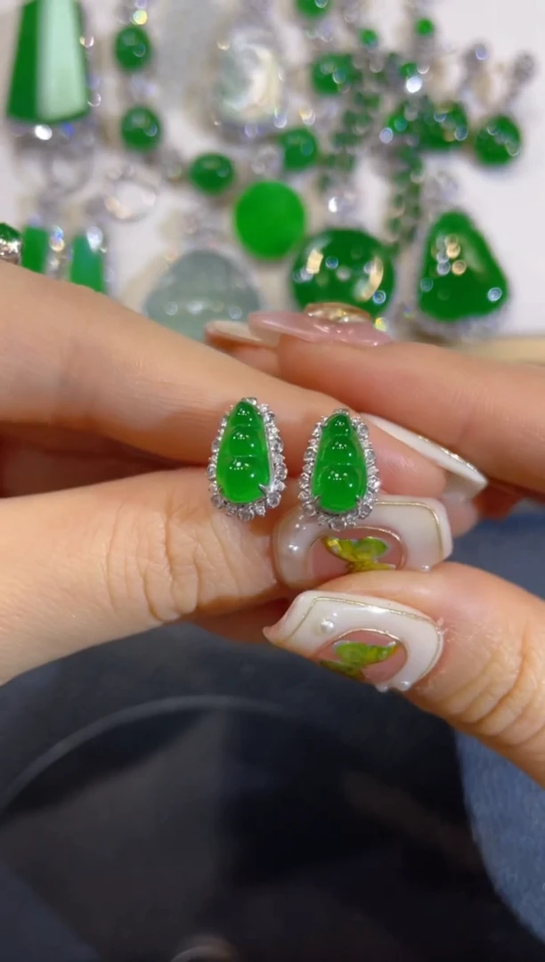 颈饰18K金镶嵌翡翠团购2