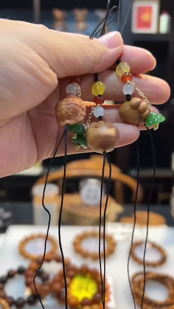 崖柏黑油挂绳挂饰三选一