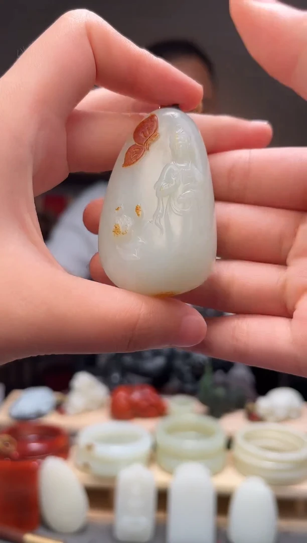 颈饰未镶嵌和田玉吊坠