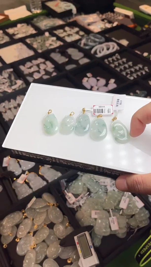 颈饰18K金镶嵌翡翠10080/多样性发一个