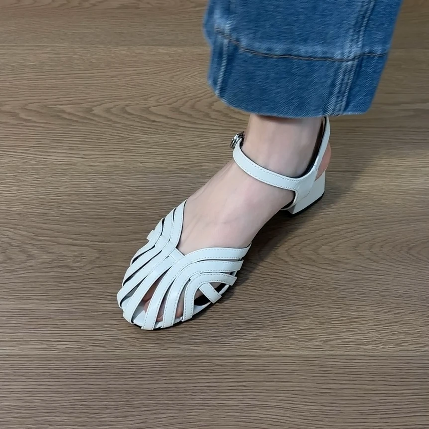 罗马凉鞋女款休闲小众扣带凉鞋百搭包头夏季软底镂空舒适凉鞋