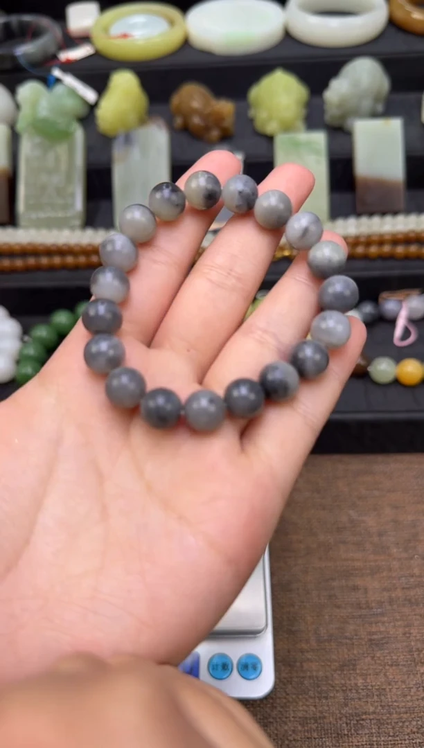 未镶嵌手串和田玉虎**威手串