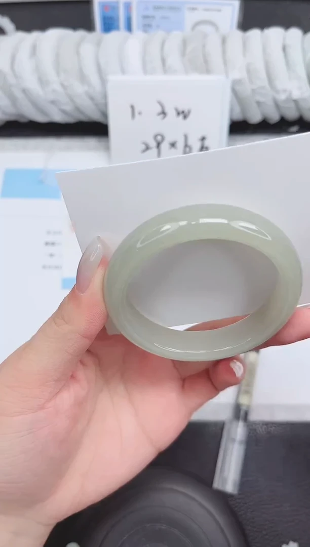 未镶嵌手镯石英质玉152-53.9