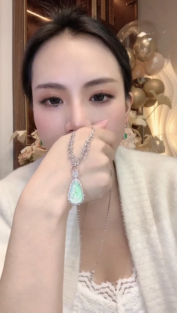 【闪购商品】翡翠吊坠(不含链)18K金镶嵌C16