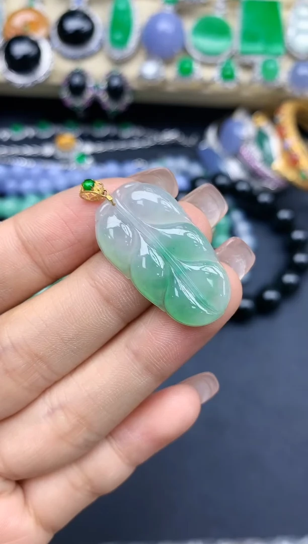 颈饰18K金镶嵌翡翠213-中国好珍宝