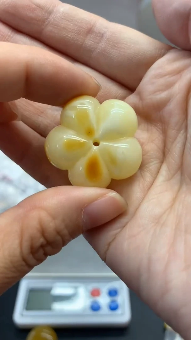 未镶嵌琥珀珠宝奇石2860