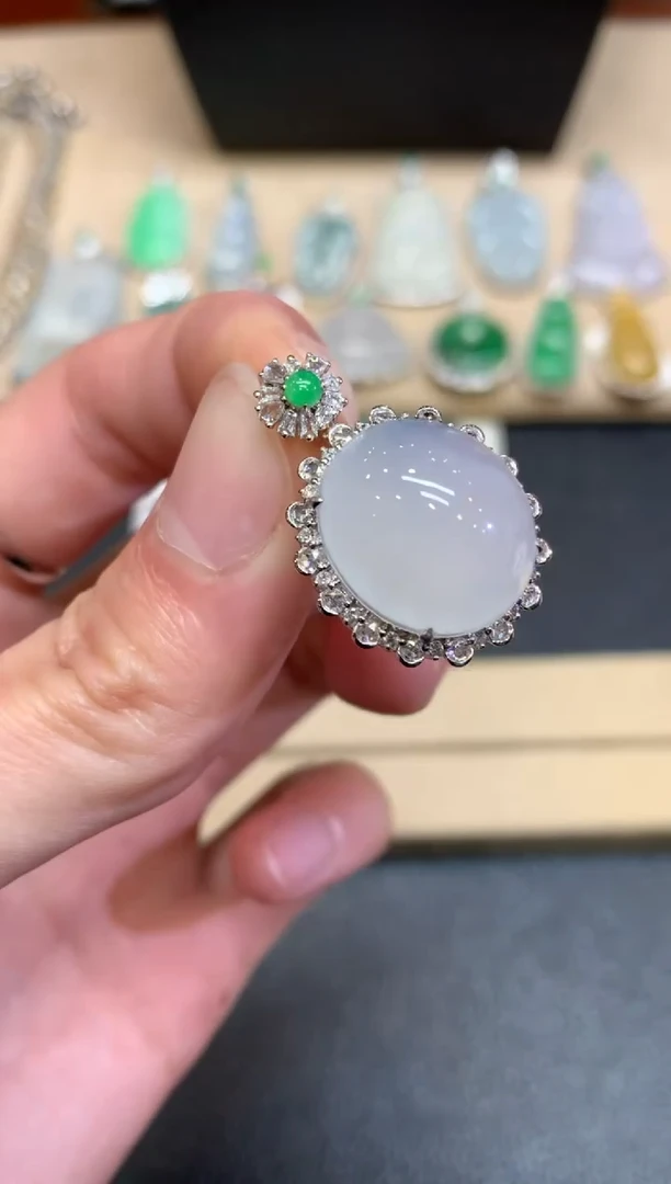 【闪购商品】翡翠颈饰18K金镶嵌蛋面【无服务费】