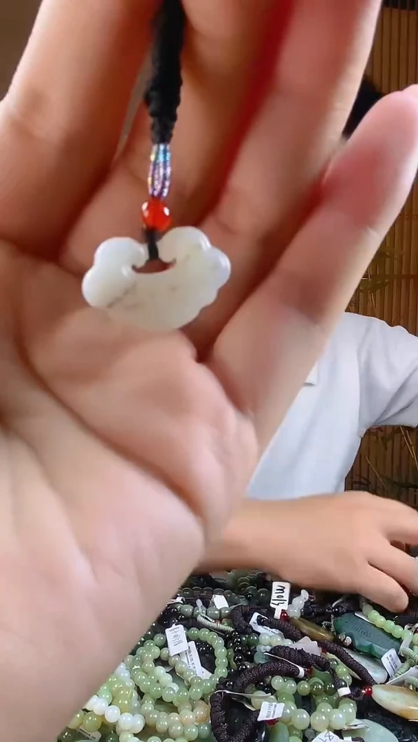 和田玉未镶嵌颈饰多样性发货，拍一发一