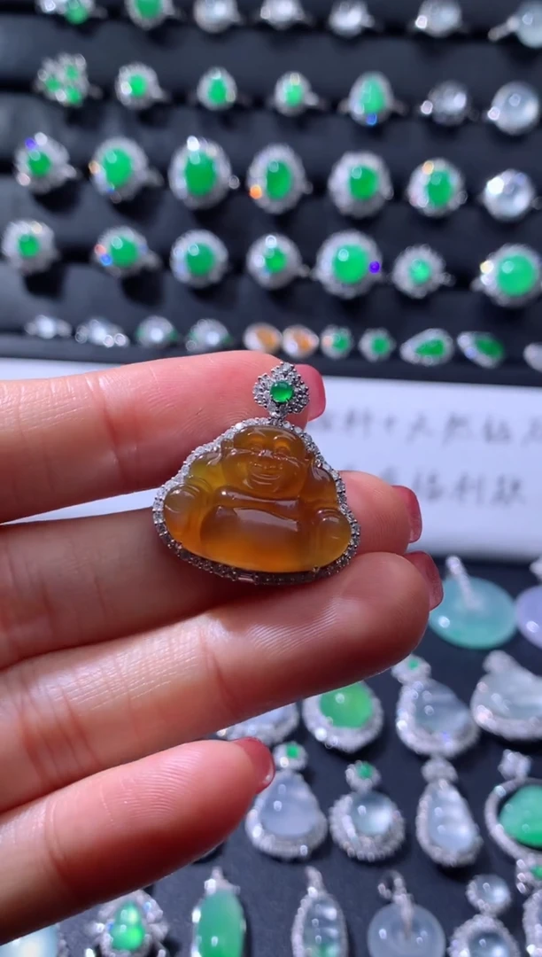 颈饰18K金镶嵌翡翠18K翡翠