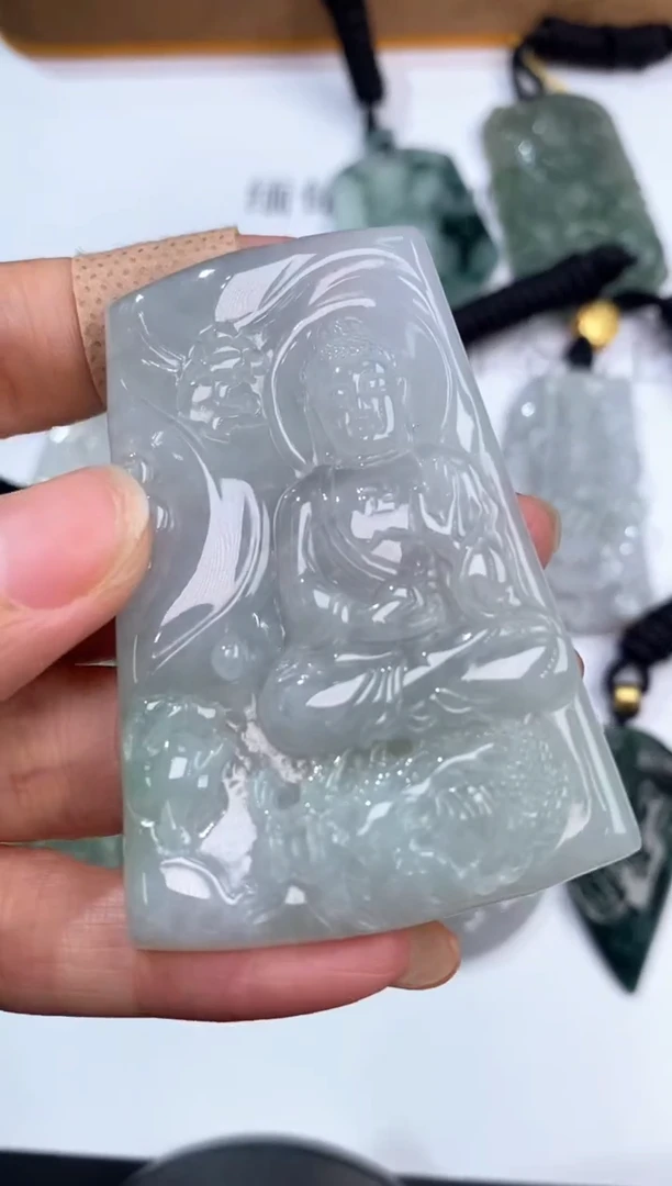 未镶嵌挂件翡翠375904    多人