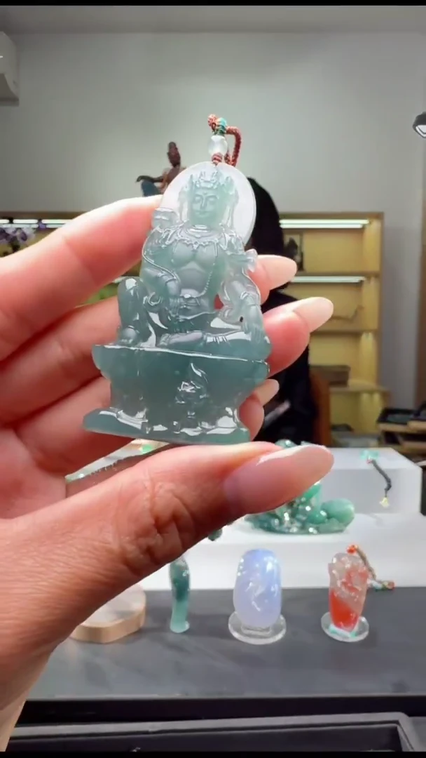 吊坠(不含链)未镶嵌翡翠观音（多样性发其一）