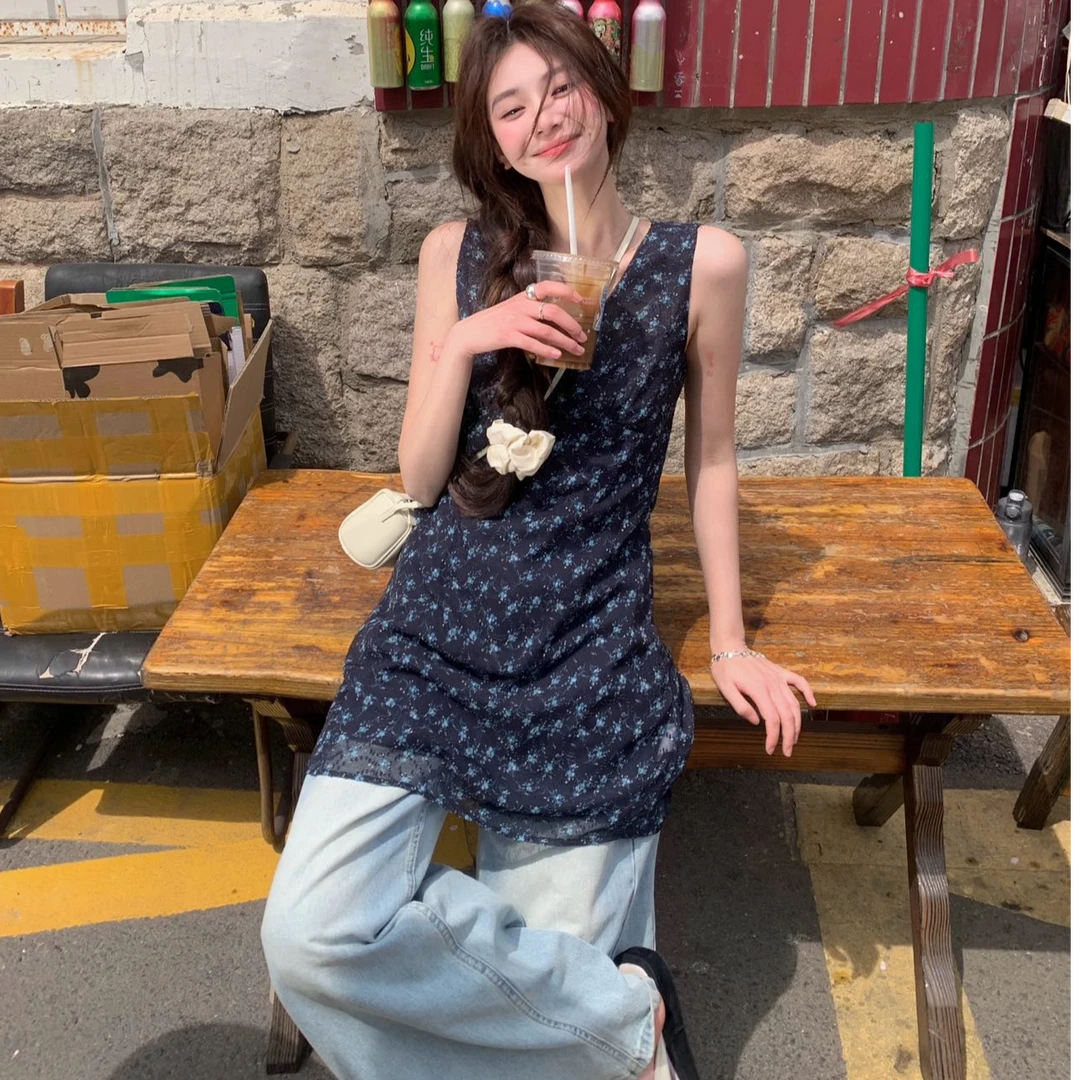 2025夏季新款时尚碎花裙气质显瘦洋气休闲百搭V领外穿辣妹连衣裙