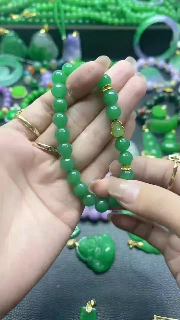 颈饰未镶嵌翡翠阳绿小葫芦串