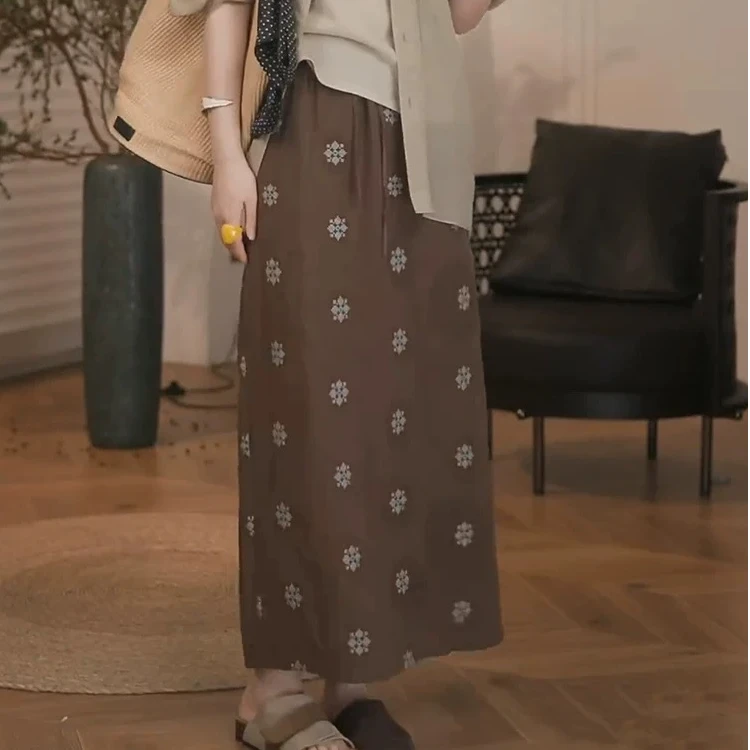 2025年夏季新款亚麻高腰复古刺绣半身裙夏季老钱风松弛感女装