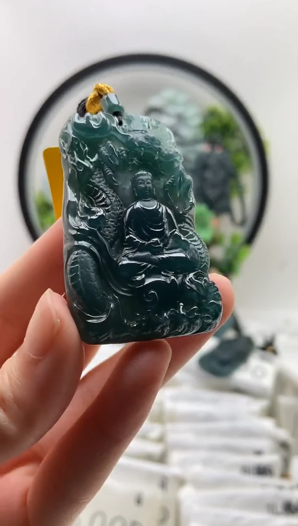 翡翠未镶嵌颈饰阿弥陀佛
